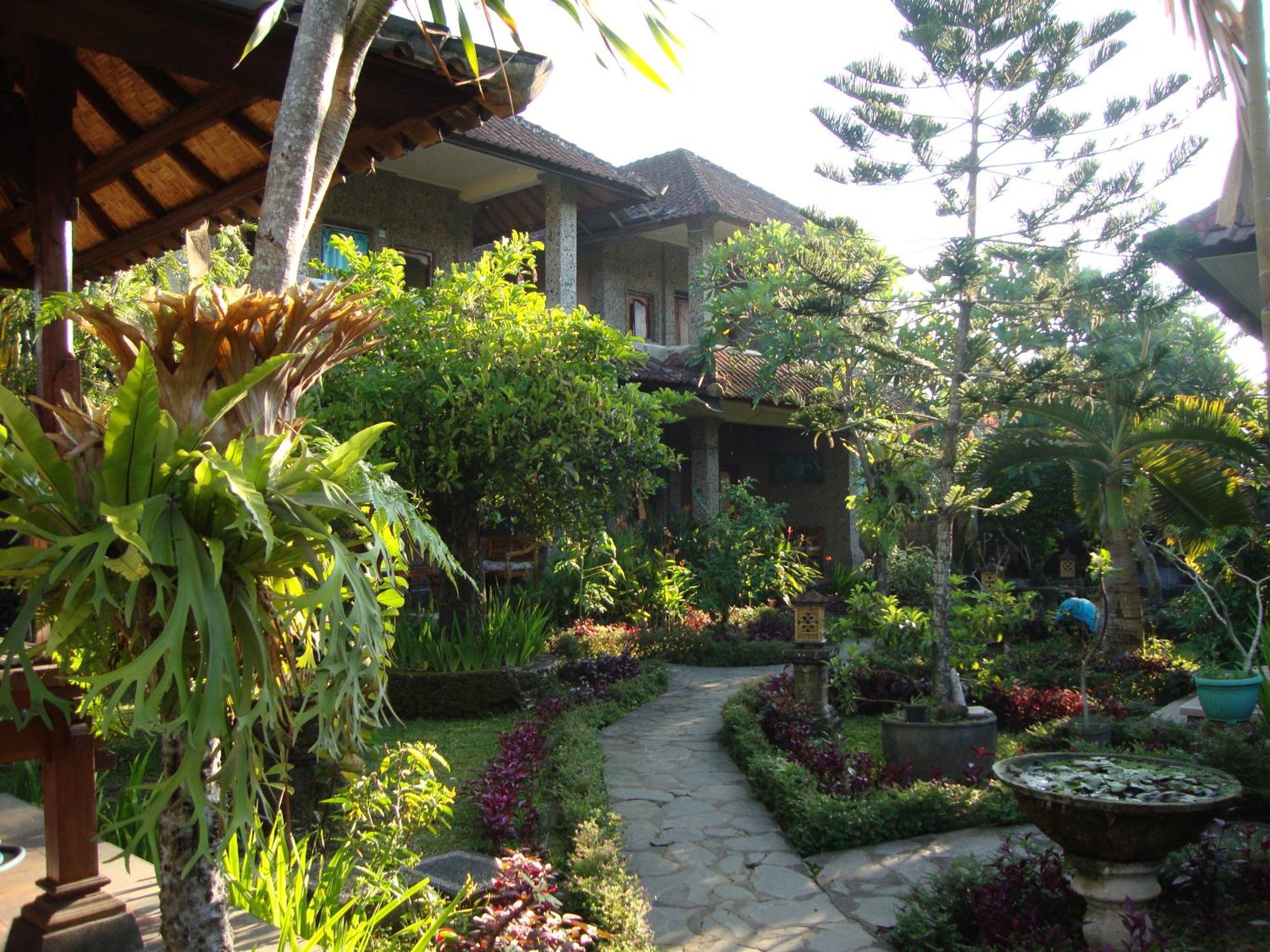Gusti Home Stay Ubud Стая снимка
